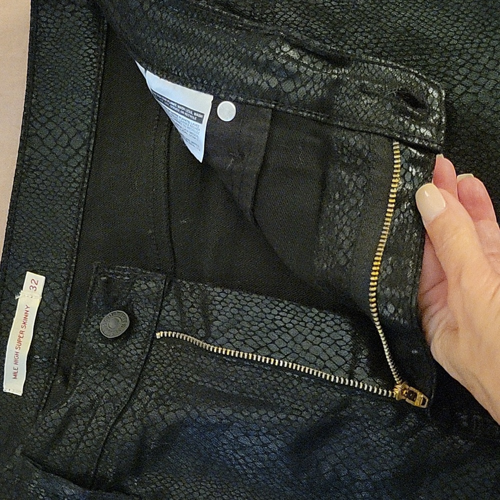 LEVI'S PREMIUM Black Snakeskin Mile High Stretch Jeans - Picture 6 of 10